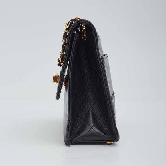 CHANEL VINTAGE LAMBSKIN BLACK TRAPEZOID FLAP BAG MEDIUM (CIRCA 1990) - Picture 3 of 11